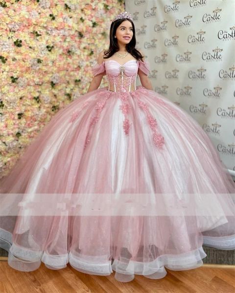 2023 Vestidos Rosa Claro Quinceanera Apliques de Renda Contas de Cristal Ombro Fora Ilusão Espartilho Costas Tamanho Grande Festa Formal Vestidos de Noite