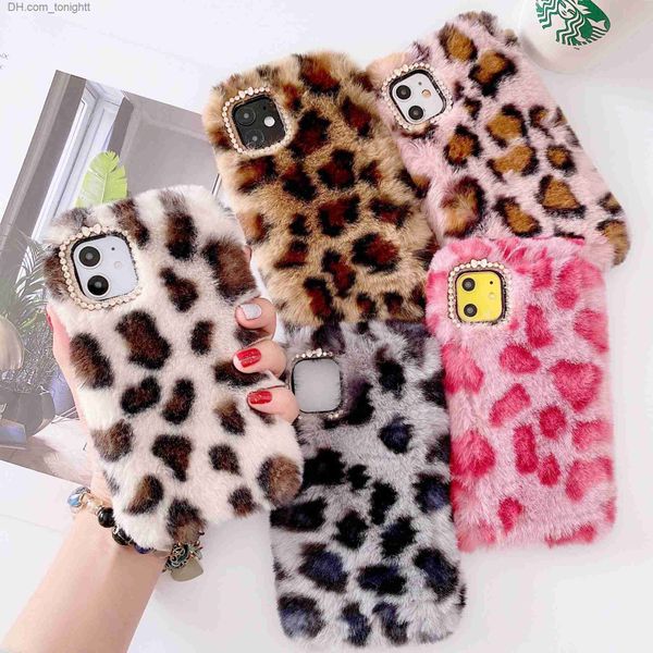 Custodie per telefoni cellulari Custodie per cellulari in soffice pelliccia con stampa leopardata per iPhone 13 14 Pro Max 7 8 Plus Bling Glitter Diamond Lens Custodia morbida in peluche Z230728