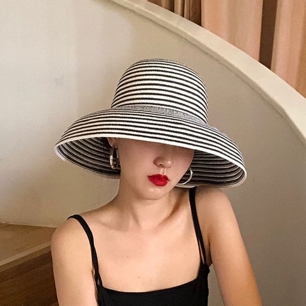 Cappelli da esterno Luna Dolphin Handmade Women Summer Sun Hat Big Eaves Beach Black White Strip French Hepburn Style Holiday Fold Fisherman Cap 230727