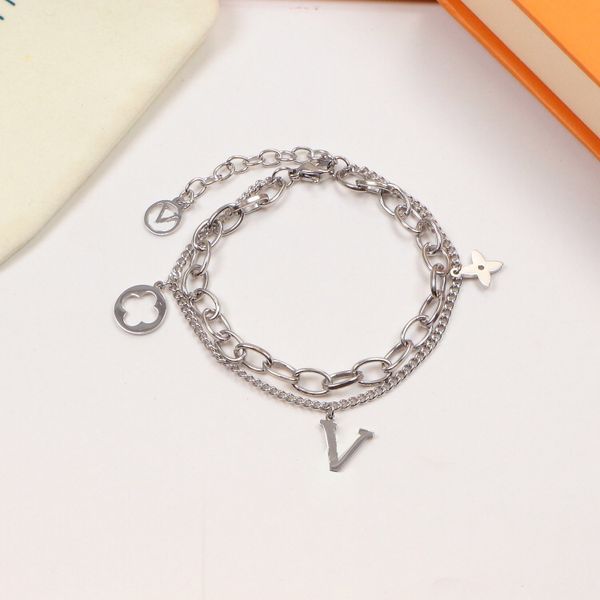 braccialetto con ciondoli braccialetto di design Torsione alla moda e versatile Modello speciale Gioielli Braccialetti placcati in argento firmati per bracciale in oro da donna