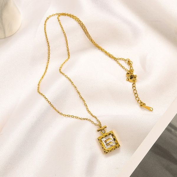 Profumo di design Bottiglia Collane con ciondolo Regalo di amore di lusso Perline Collana di donne affascinanti di marca Collana di fidanzamento con regalo d'amore Gioielli in acciaio inossidabile non sbiaditi