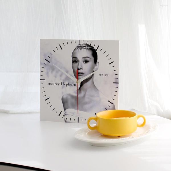 Orologi da tavolo 2023 Personalizzazione Decorativo Design moderno Home Desktop Orologio silenzioso per soggiorno Decorazione da parete per ufficio Regalo