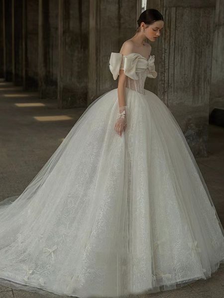 Abiti da sposa in tulle di pizzo lungo Abiti da sposa Moda in rilievo Appliques Corte dei treni Vestidos De Noiva Matrimonio formale Abiti da sposa taglie forti con fiocco grande in raso