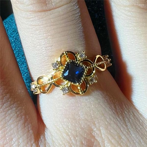 Alianças de casamento de cristal feminino azul zircão anel de pedra criativo pequeno quadrado coroa vintage cor de ouro noivado para mulheres