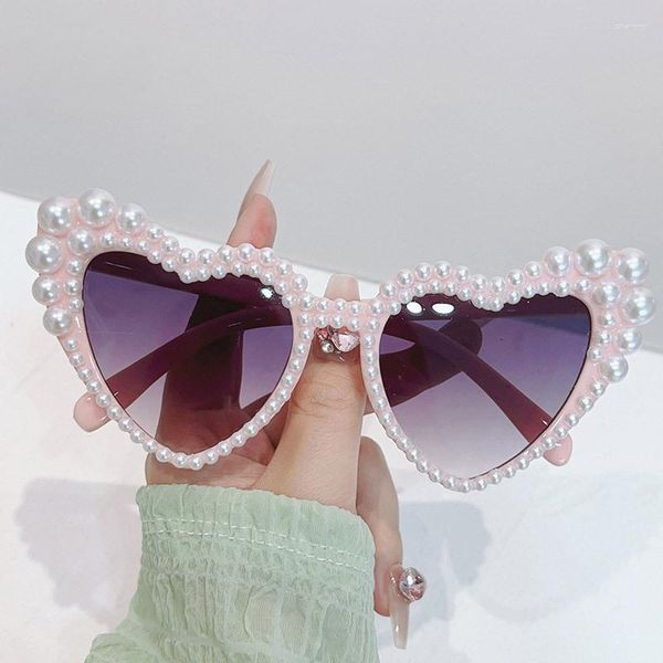 Occhiali da sole Fashion Retro a forma di cuore Imitazione Pearl Frame UV400 Donne Cat Eye Pink Eyewear Trendy Beach Party Occhiali da sole