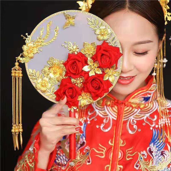 Produtos de estilo chinês Ventiladores decorativos de casamento chinês vintage para noiva ouro vermelho dama de honra decorações portáteis dragão phoenix flor palácio ventilador de roupas