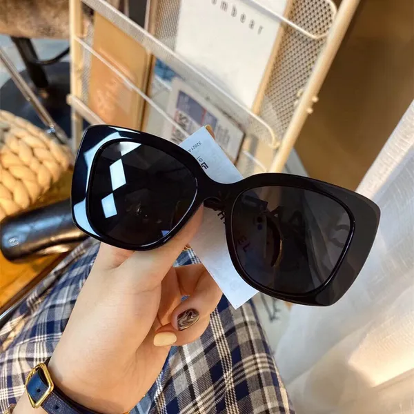 Tasarımcı Güneş Gözlüğü Kadınlar ve Erkekler Moda Modeli Özel UV 400 Koruma Mektubu Bacak Çift Kiriş Çerçevesi Açık Markalar Tasarım A275U