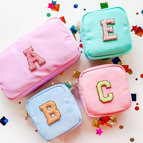 Sacos cosméticos Casos 4size Bordado Patch Personalize Bolsa de Higiene Pessoal Impermeável Mulheres Armazenamento Nylon Viagem Maquiagem Organizador Presente de Festa de Aniversário 230727