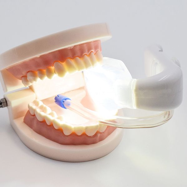 Altra luce intraorale dentale di igiene orale con aspirazione Sistema di lampade a led wireless Sistema di igiene orale Dentista Endoscopio orale Strumento 230728