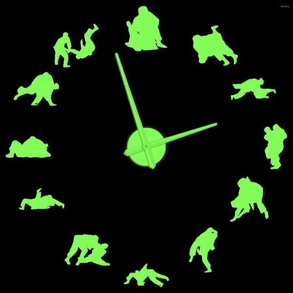 Orologi da parete Martial Judo Adesivo fai da te Orologio Glow In Dark Grappler Sport Arti giapponesi Decorazioni per la casa Design moderno Illuminato