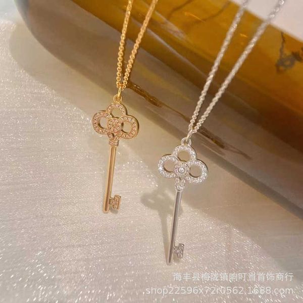 Brand de designer Gold High Edition Tiffays Cecolle -chave do colar da mulher Novo diamante pingente Rose Rose Hollow Crown Collar Chain