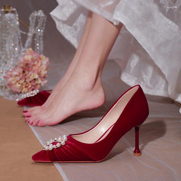 Elbise ayakkabıları şarap kırmızı düğün 2023 İnci Döngüsü Toka Gelin Pompaları Stiletto Yüksek Topuk Süet Bez Çin Retro Tarzı Kadın