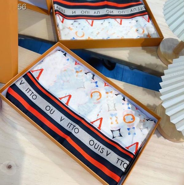 La nuova sciarpa di seta con lettera fantasia di marca di lusso classica di lusso francese di alta qualità è molto adatta per uomini e donne per viaggiare all'aperto sciarpe di moda per la cena