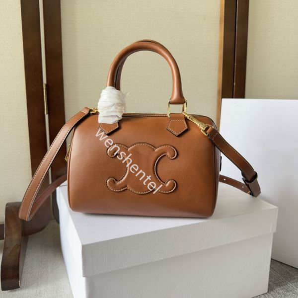 Triomphe Boston Pillow Bag 10a Top Quality Cowne Cowhide Box Tote Mags Triomphes Металлический замок на молнии мешок для кросс -кусочки классический дизайнер бродяга различные способы переноски