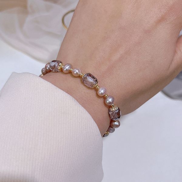 2023 Gli ultimi braccialetti con ciondolo a forma squisita creati per Lady Bracciale di perle Ragazze Senso di alto livello Ins -level Design Bracciale di cristallo Fidanzate Gioielli a mano
