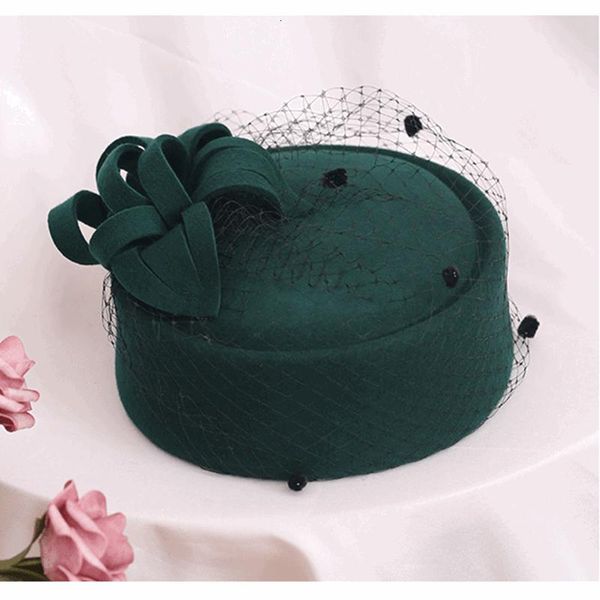 Cappelli a tesa avari Cappello berretto in feltro di lana australiano Donna Fascinator francese britannico Lady Artist Fedora Cap Boina Feminino Girl Pillbox 230729