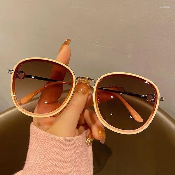 Occhiali da sole da uomo Wonen 2023 Trending Pink Occhiali da sole Vintage Designer Black White Sunglass Glass