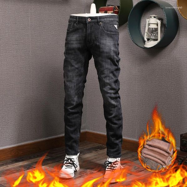 Jeans da uomo Moda vintage italiana da uomo Elastico di alta qualità Slim Fit Spessa velluto strappato Designer Pantaloni caldi invernali Hombre