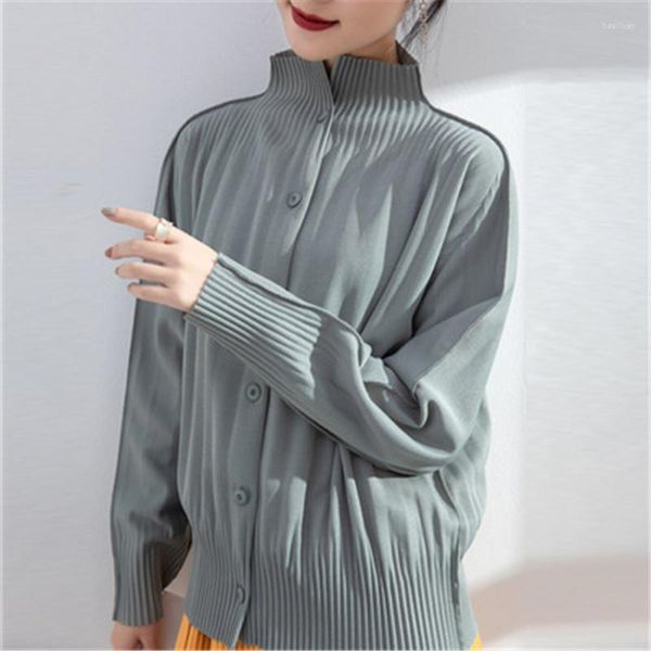 Jaquetas femininas Miyake Fold Casaco pequeno para o outono de 2023 solto tamanho grande cardigã fashion de abotoamento único gola alta linda blusa