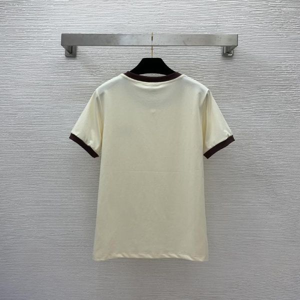 T-shirt da donna 2023 Top Boutique Fashion T-shirt a maniche corte con scollo rotondo e ricamo a contrasto di colore D2319