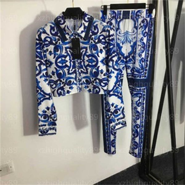 Tute Donna Set due pezzi Camicia Pantaloni Tute Celadon Stampa Bottoni Cardigan Manica lunga Camicie corte Pantaloni skinny elasticizzati Tuta da donna firmata