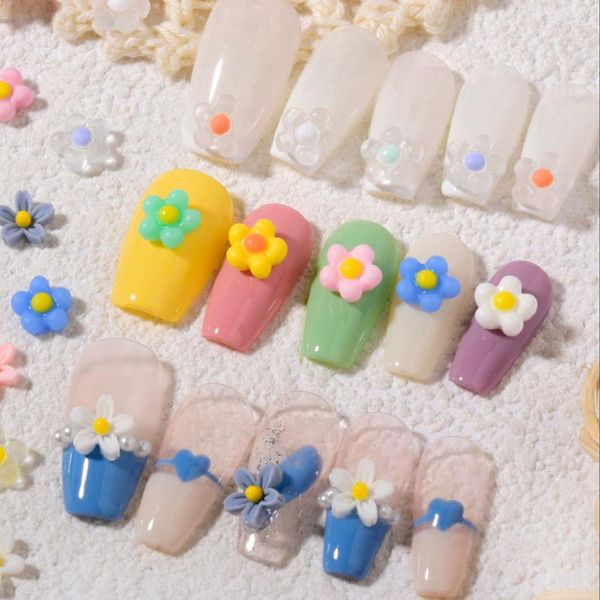 Decorazioni per nail art 50 pezzi / confezione Mini simpatici fiori colorati misti Estate Decorazione in resina 3D Bella ragazza Accessori per manicure all'ingrosso