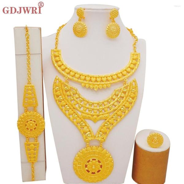 Collana Orecchini Set Lusso Dubai Colore oro Costume Regali nuziali africani Festa per le donne Grande anello braccialetto rotondo