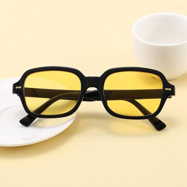 Occhiali da sole Small Square Donna Vintage Brand Unisex Occhiali da sole da viaggio Fashion Retro Rivet Style Giallo Nero