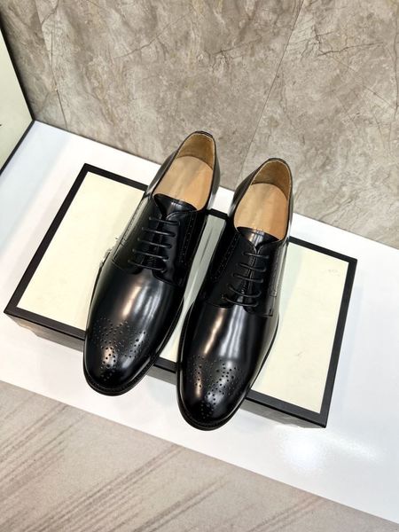 6modelo Luxo Homens Negócios Sapatos de Couro Designer de Moda Inglaterra Casamento Oxfords Lace-up Brogue Pontudo Café Brogues Vestido Homem Sapatos