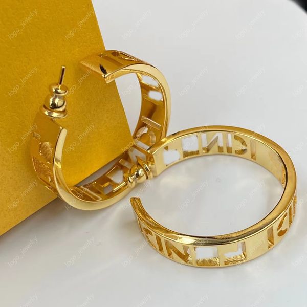 Brincos de argola de ouro 18K com letras clássicas Brincos de designer redondos simples e delicados Brincos de designer de luxo para festa de casamento feminino Jóias para presente de noivado