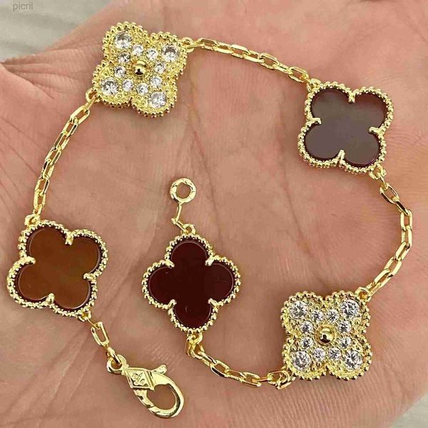 Designer Clovers Pulseira Luxo 18k Trevo Pérola 4 Folhas de Ouro Marca Laser Brincos Pulseira Charm Pulseiras Colar Casamento 39