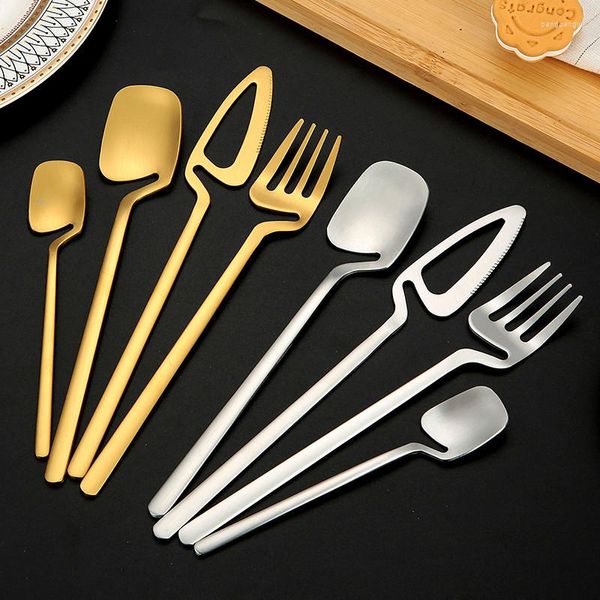 Set di stoviglie 4 pezzi Posate sospese dorate Manico curvo in acciaio inossidabile Coltello Forchetta Cucchiaini da caffè Set stoviglie da cucina occidentale