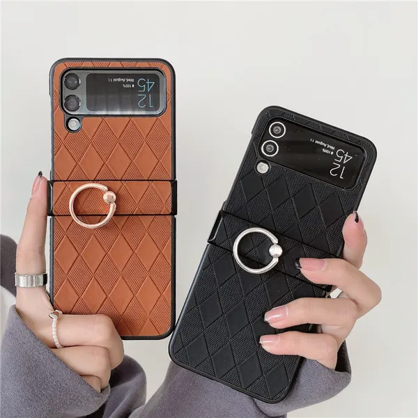 Capa Vogue de Couro com Estampa Geométrica de Luxo para Samsung Galaxy Folding Z Flip3 Flip4 5G Suporte para Anel de Dedo Padrão Rhombus Fold Shell com Proteção de Dobradiça