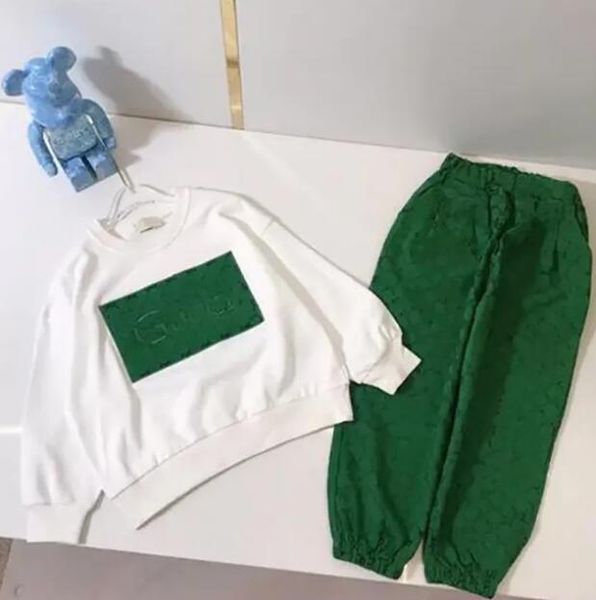 Completi di abbigliamento per bambini firmati Felpa con cappuccio per neonato Tuta a due pezzi Tute per ragazza autunnale Felpa per bambino Pantaloni della tuta Lettera classica autunnale con cappuccio