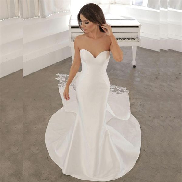 Abiti da sposa a sirena in raso bianco semplice Sweetheart Decorazione con fiocco grande Abito da sposa Sweep Train Appliques in pizzo Abito da sposa249A