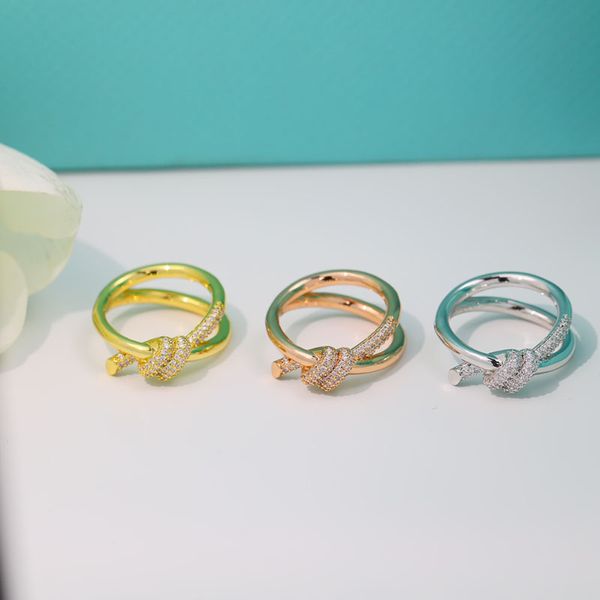 Fashion Knot Cluster Rings Designer para mulheres Jóias de ouro T Diamond Classic Band Ring Mens Nail Rings Casal Jóias Anel de Promessa 237311C