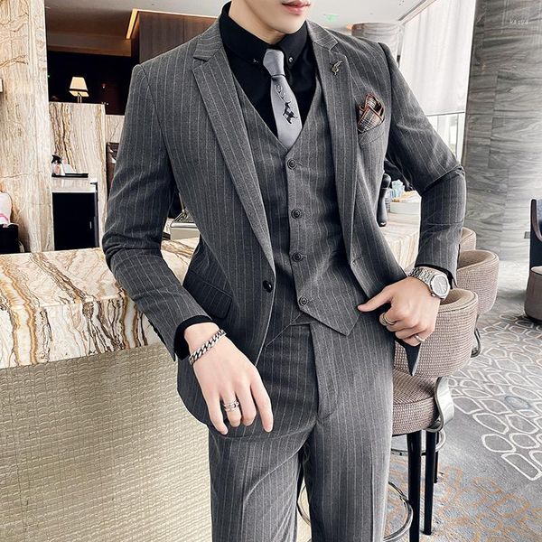 Abiti da uomo 2023 Mens Fashion Boutique Grigio a righe Slim Business Casual Suit maschile 3 pezzi Set Sposo Abito da sposa Giacca Cappotto Pantaloni Gilet S-7XL