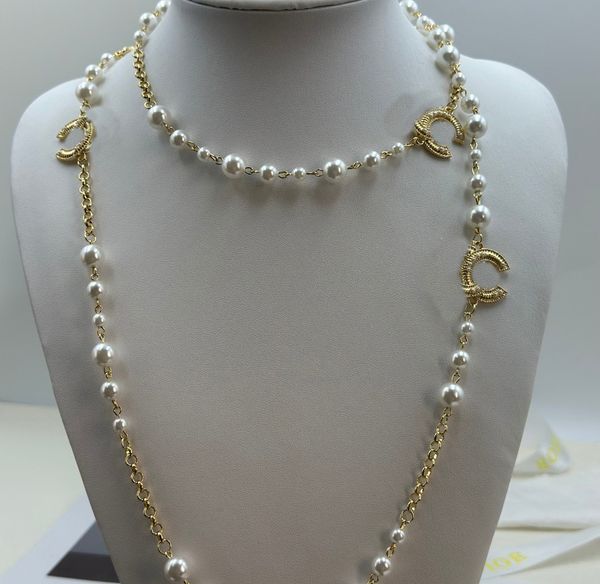 Damen-Design-Doppelbuchstaben-Halskette, 18 Karat vergoldeter Edelstahl, Perlenketten, Choker-Kette, Anhänger, Europa, Amerika, Mode, Hochzeitsschmuck