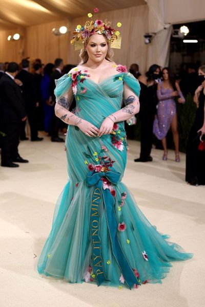 Jade Blue Off spalla Mermaid Red Carpet Abiti celebrità Nikkie 3D Foral Applique Sheer Neck Plus Size Prom sera Abiti di gala