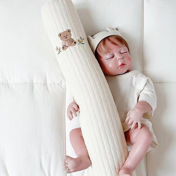 Travesseiro coreano de algodão para bebê multifuncional para dormir bordado com urso cilíndrico respirável