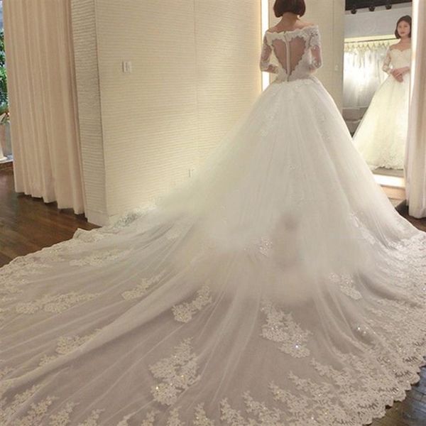 Splendido abito da sposa a maniche lunghe con illusione scollo tondo Appliques di pizzo con perline Abito posteriore trasparente a forma di cuore con strascico lungo da sposa 272t