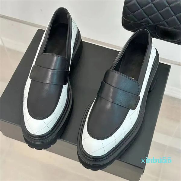 Sapato feminino de salto baixo derme Mocassim sem cadarço Sapatos para noite Sapatos para atividades ao ar livre Designer de luxo Calçado com fundo plano