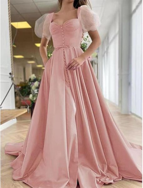 Parti Elbiseleri A-line Prom Elegant Ladies Nişan Süpürme / Fırça Tren Kısa Kollu Kepçe Boyun SATIN PLEATLER SLIT 2023 Akşam