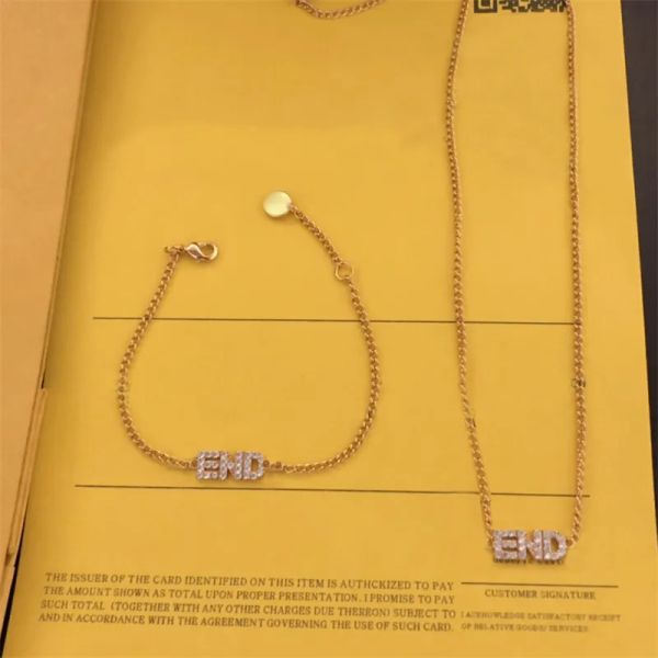 Collana di lettere di lusso Bracciali di design Collane in oro per ragazze Accessori per gioielli di alta qualità