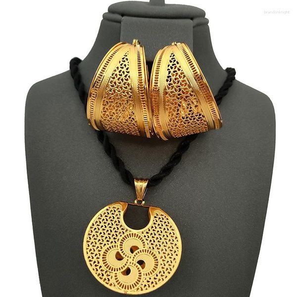 Серьги ожерелья устанавливают большую каплю для женщин Золотой цвет ежедневные годовщины подарки подвеска Дубай Девушки Форма