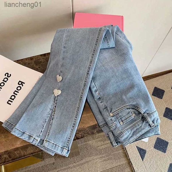 2022 New Chic Love Button Split Jeans Donna Summer Hot Girl jeans Retro Vita alta Pantaloni dritti slim svasati in denim Pantalon L230619