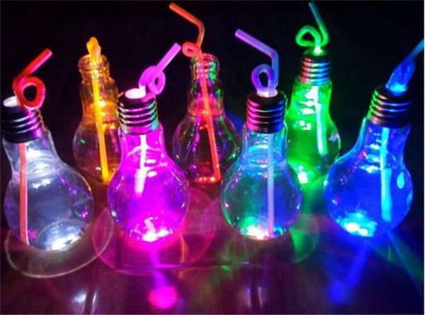 Bottiglia a forma di lampadina a led 400 ml di lampada trasparente tazze di bottiglie d'acqua illuminazione succo di bevande luminosa succo di tè latte bottiglie decorazioni