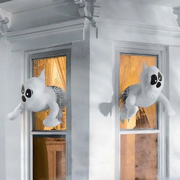 Другое мероприятие вечеринка поставляет Хэллоуин, натыкаясь на окно, призрак