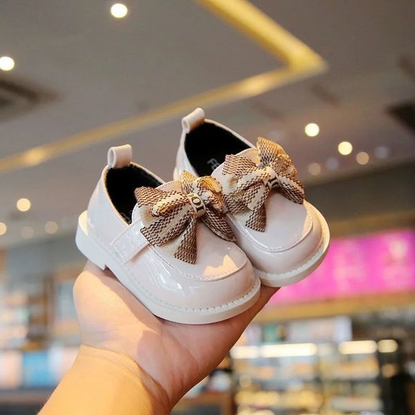 Erste Wanderer Baby Mädchen Prinzessin Schuhe Kleinkind rutschfeste flache Softsole Lederschuhe Gummi Krippe schöne Butterflyknot Säugling erste Wanderer 231031