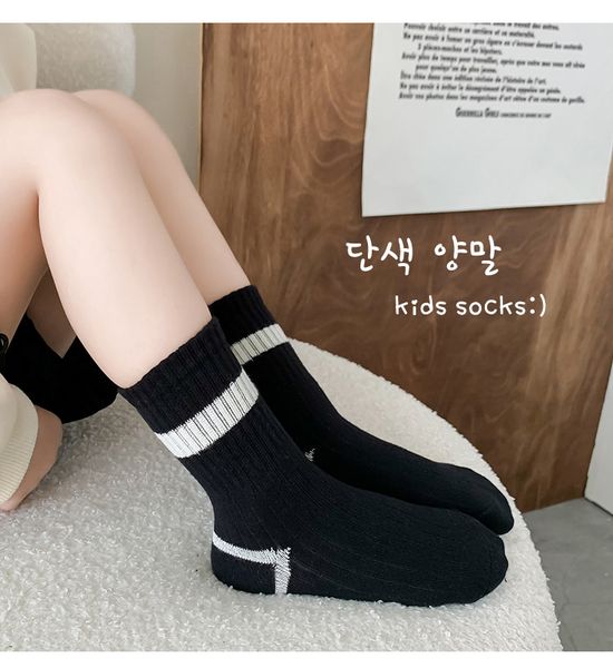 Designer Design Wave Point Hohe Qualität Neue Jungen Mädchen Mode Große Kinder Baumwolle Socken Jugend Schwarz Und Weiß Gestreifte Kinder Mid-tube Socken